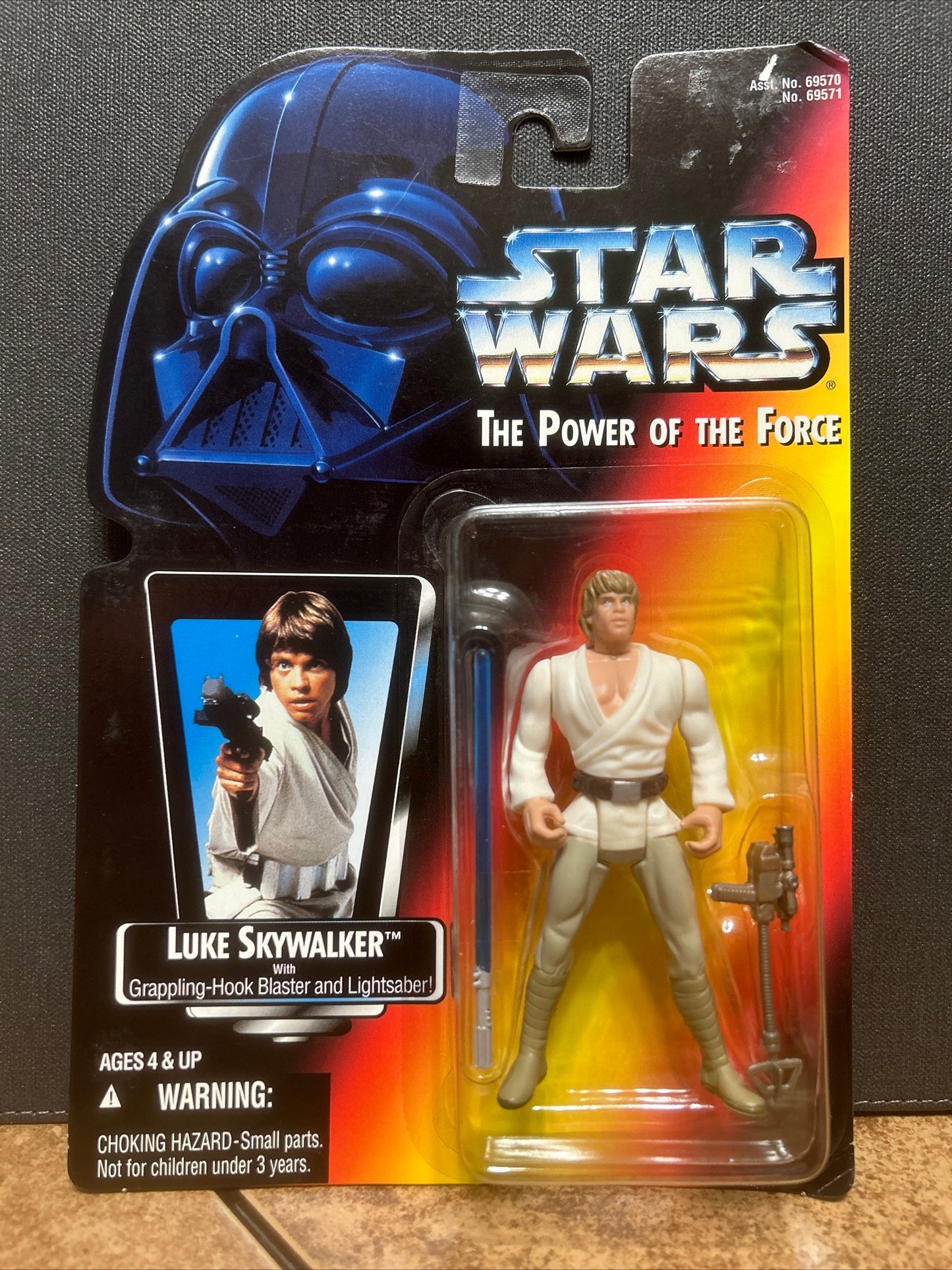 Star Wars The Power of the Force Luke Skywalker w/ Grappling Hook Blaster and Lightsaber