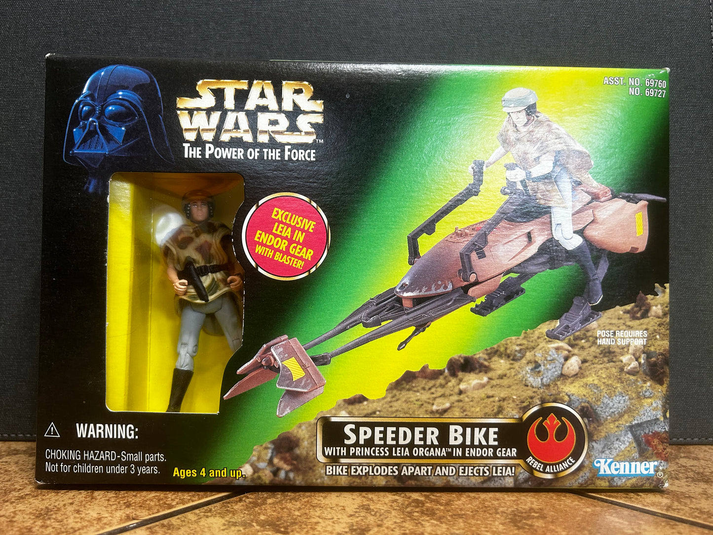 Star Wars Power of the Force Speeder Bike With Princess Leia Endor Gear